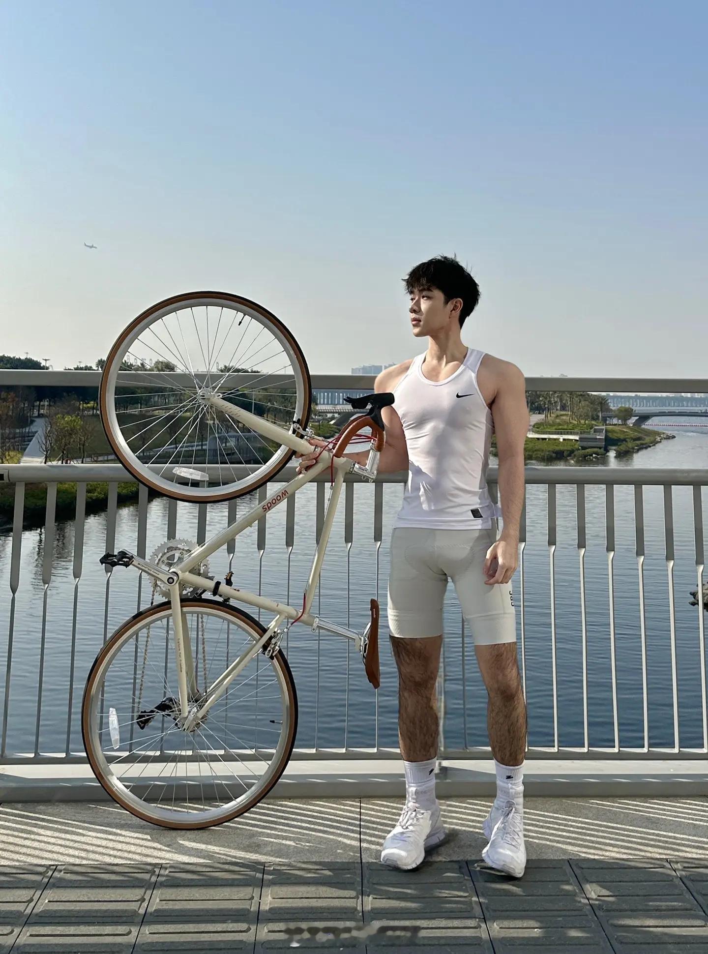 骑行服真诱惑[舔屏] 