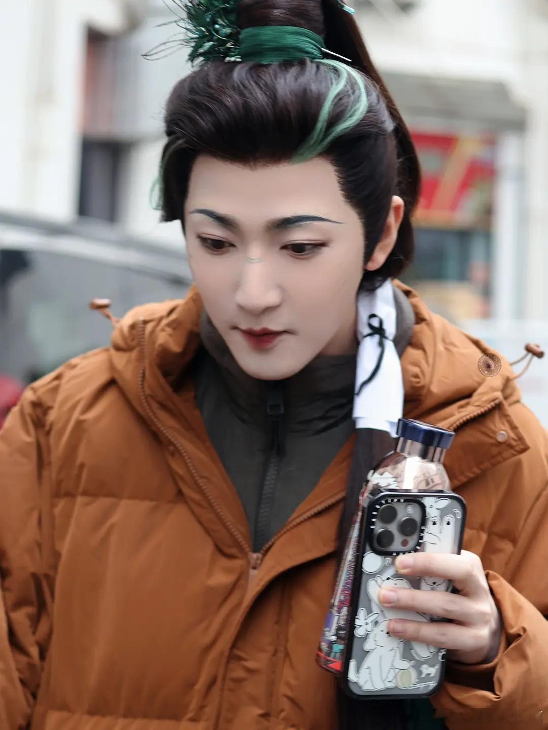 我叼！怎么把花儿爷化成这样了。 ​​​