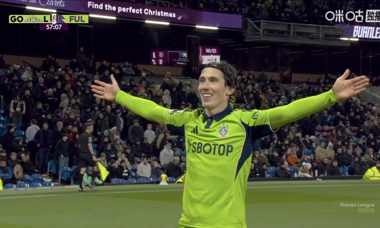 昨晚的英超看完，我是越来越眼馋：哈利·威尔逊 和 帕尔默。
这2帕尔默曼联买不到