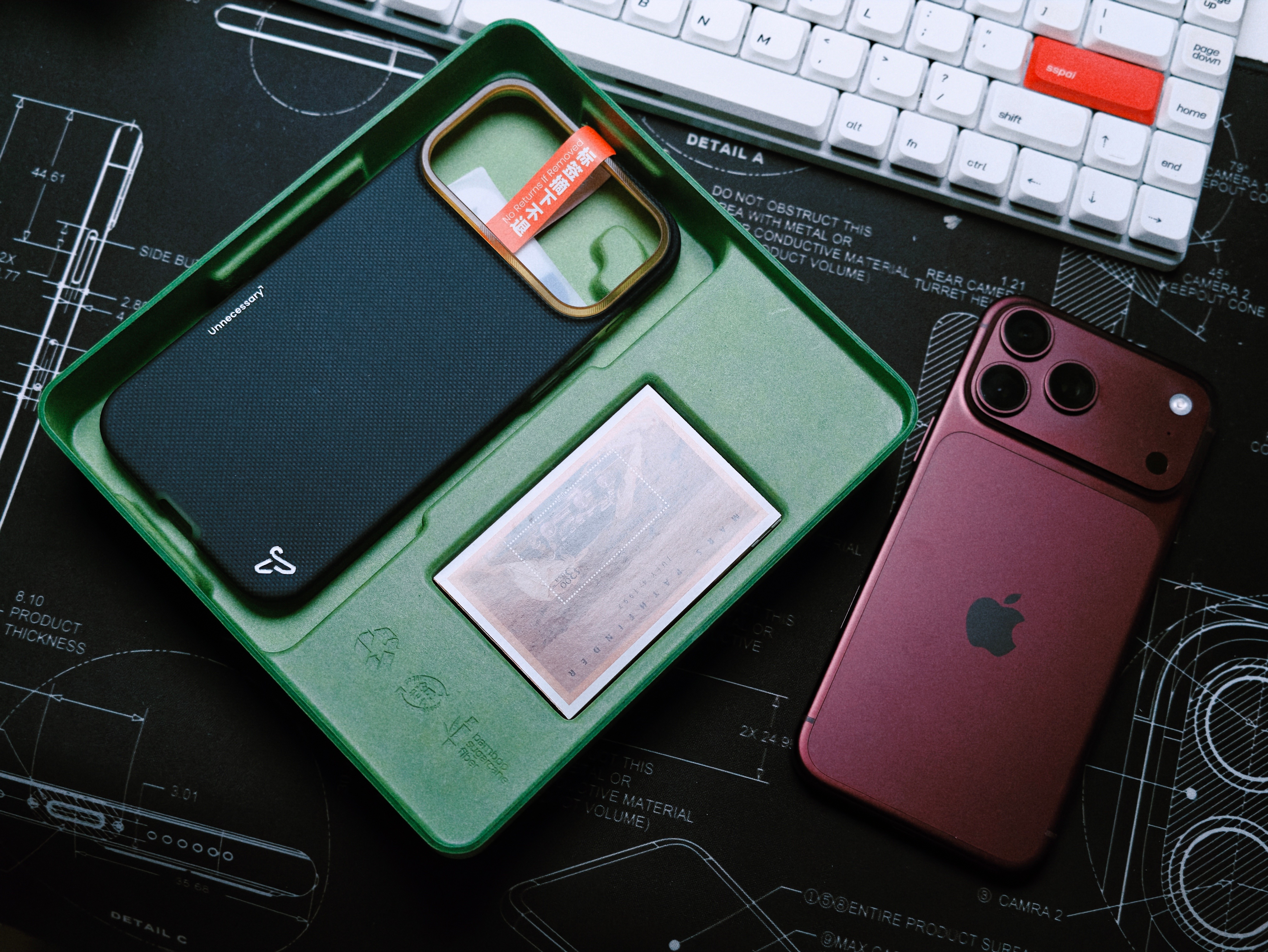 iPhone 18 Pro Max 的新搭子【赤碧Ⅱ·黄瓜】黑色基底配黄绿色半透