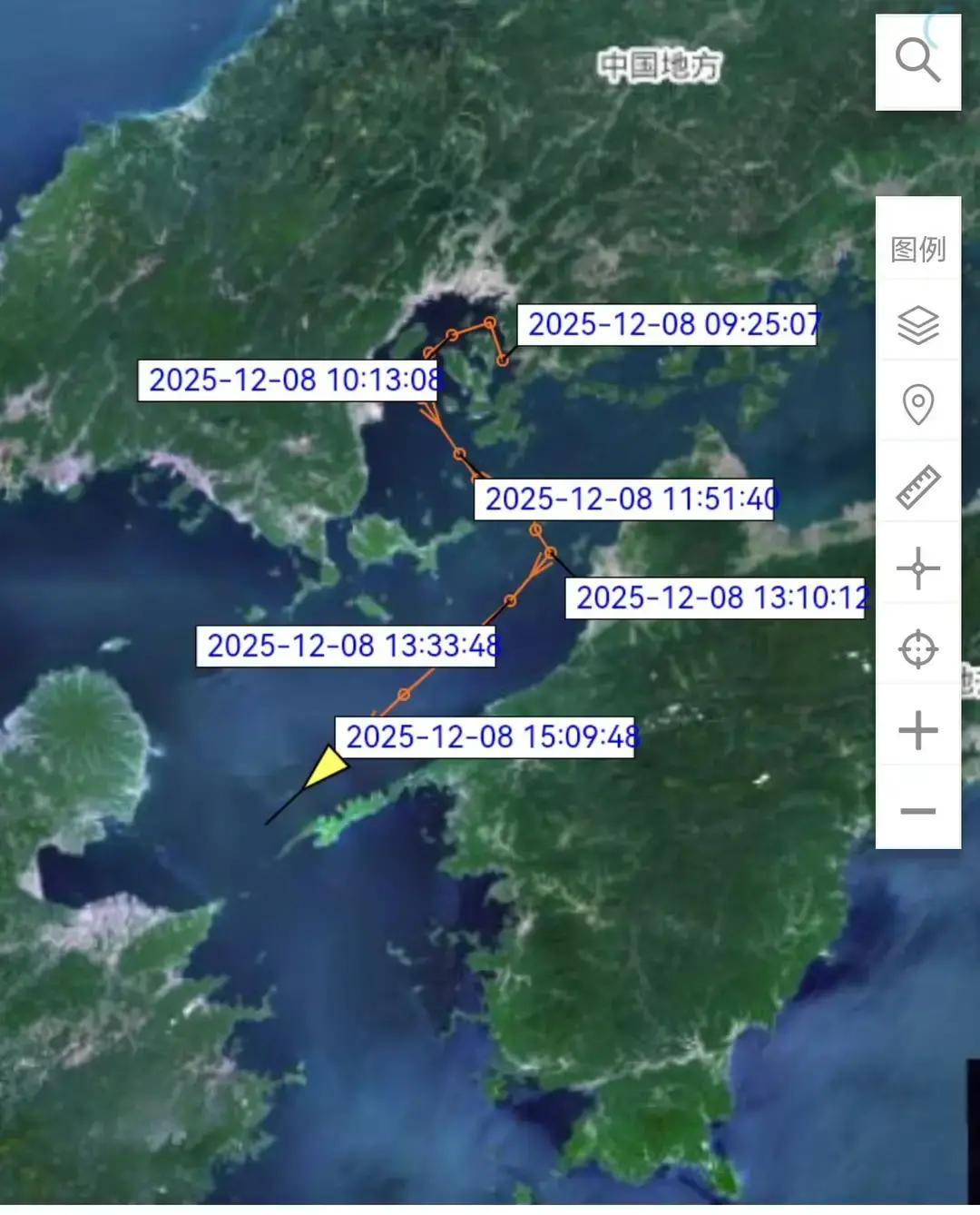 日本准航母加贺号突然出动，直奔辽宁舰训练海域！卫星图曝光后，网友炸锅：这是要硬碰
