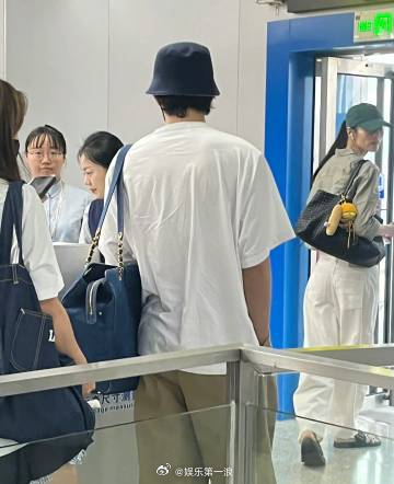 偶遇井柏然刘雯飞长沙 网友偶遇井柏然刘雯飞长沙！稳稳的幸福~ ​​​