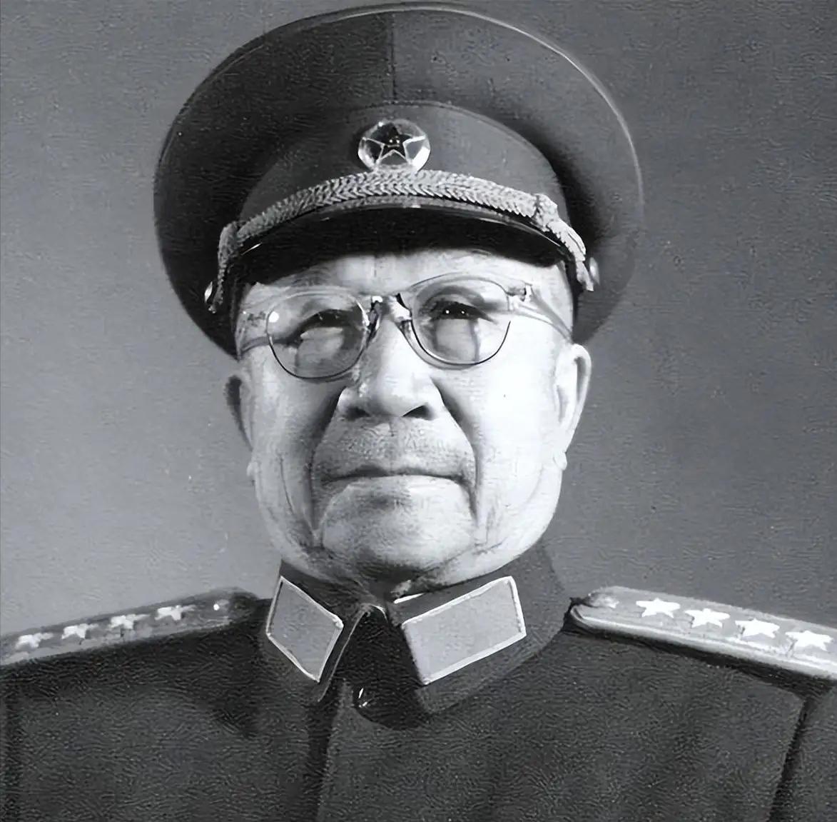 1949年，张云逸向毛主席抱怨：“省会设在南宁太偏，开会得绕道，不如搬到柳州！”