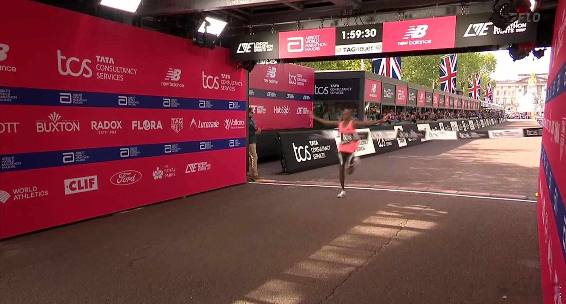 1:59:30！肯尼亚运动员Sabastian Sawe塞巴斯蒂安·萨韦刚刚在2