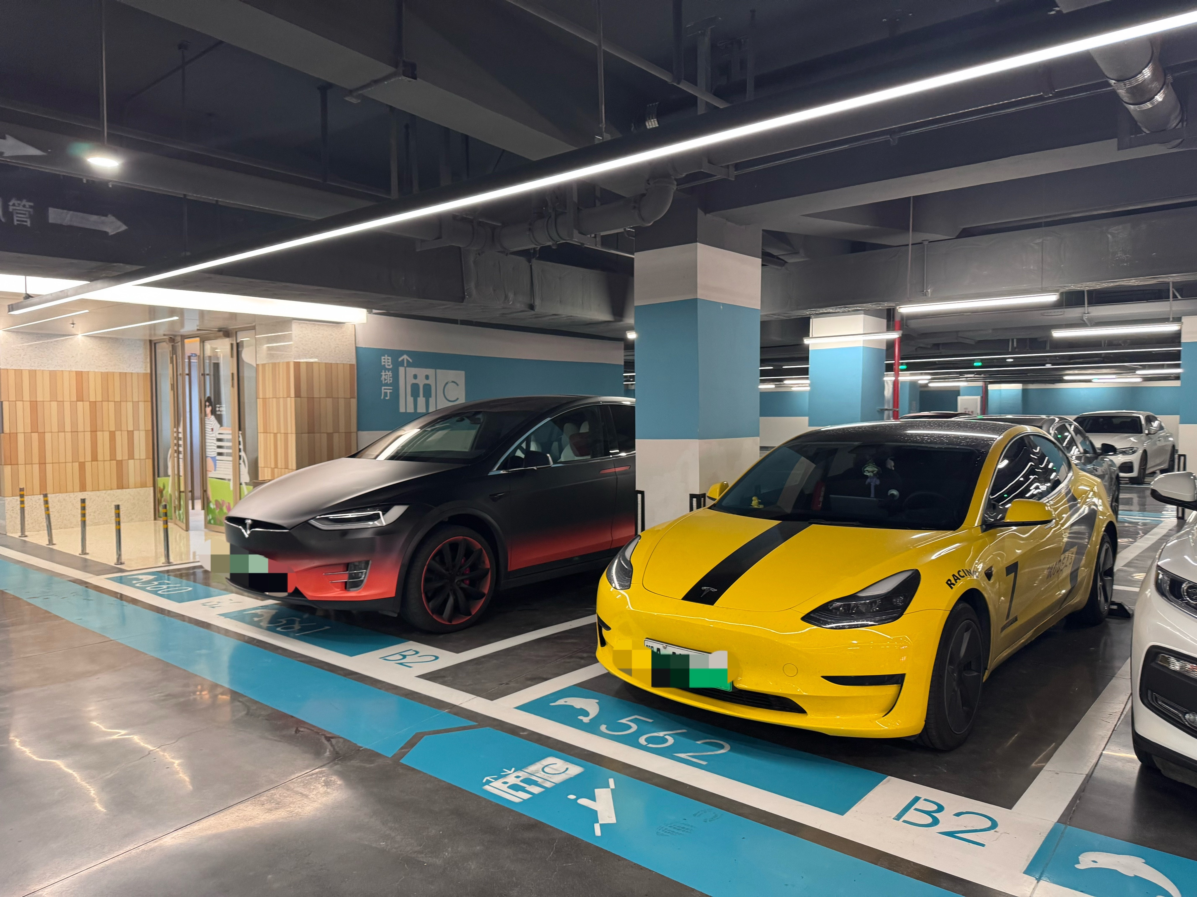 新能源汽车热度持续升温新能源汽车热度持续升温，其实是行业和市场双向推着走的结果。