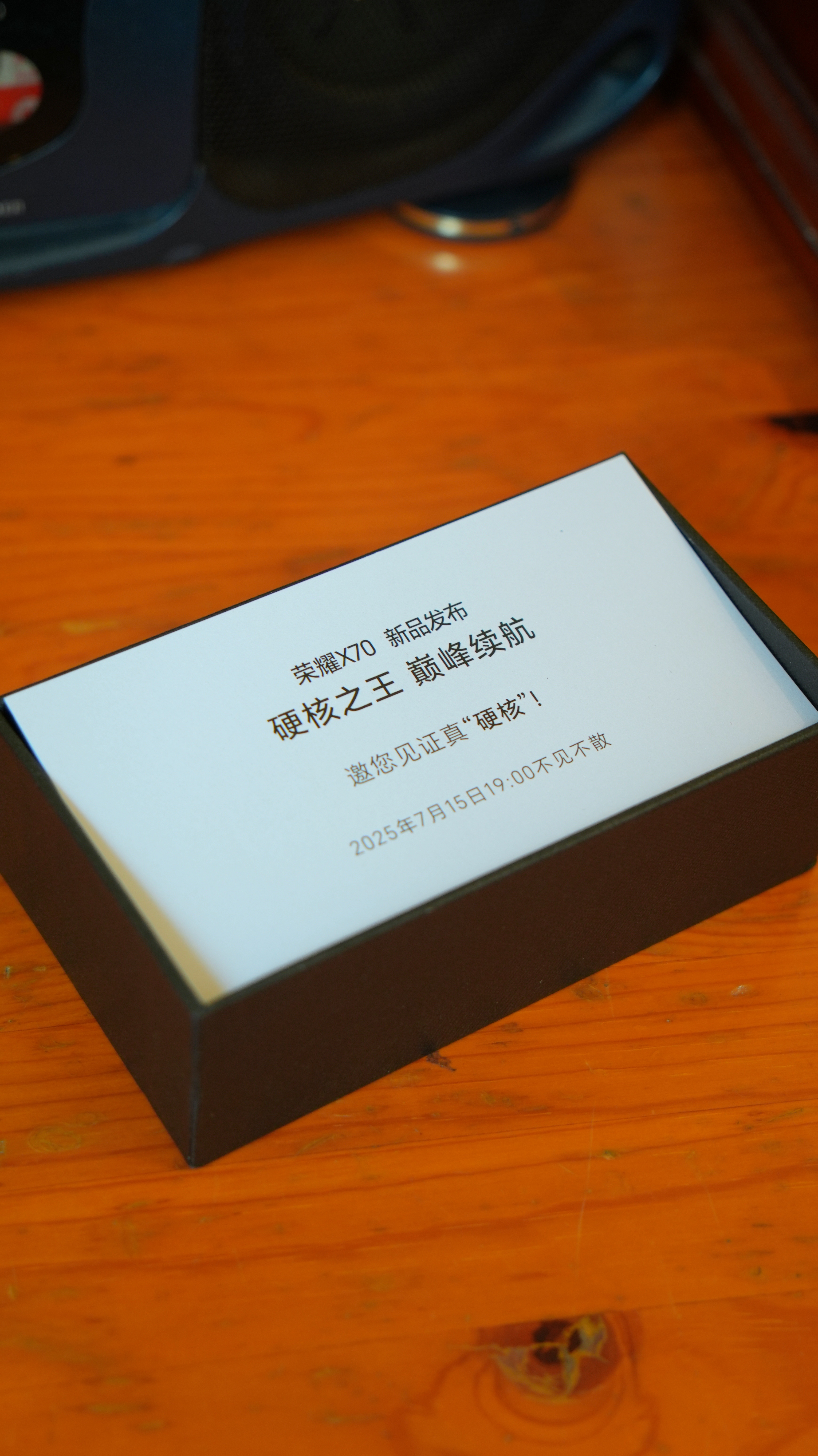 荣耀X70真硬核 荣耀X70的邀请函↓十面抗摔、最高规格防水、 8300mAh青