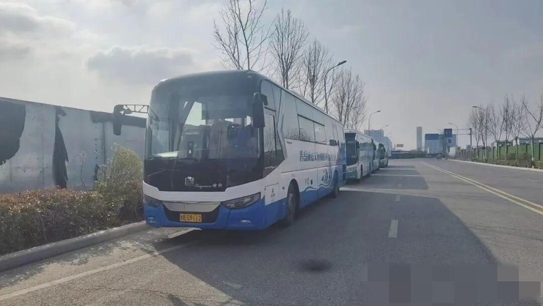 3月18日，由青岛城运文旅集团负责运营的青岛市主城区至上合示范区的5条定制通勤接