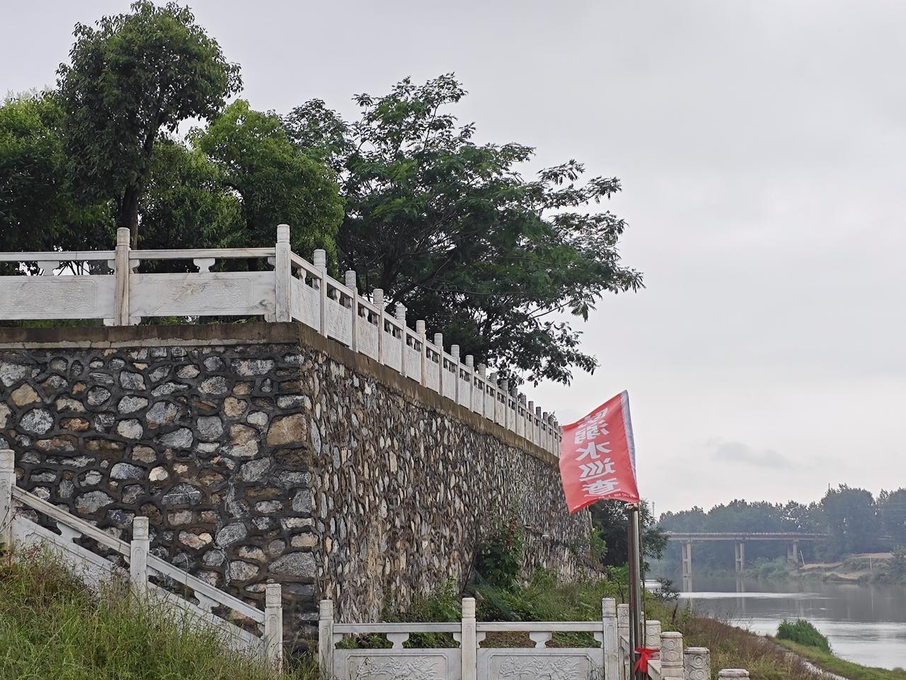 为什么同样的商品，京东比淘宝价格贵？

这不是“同样的服务”，而是京东把“更快的