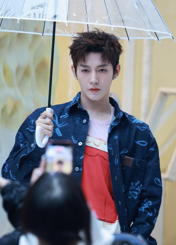 迪丽热巴邓为迪奥生图迪丽热巴邓为同场迪奥活动 迪丽热巴邓为同场迪奥活动，迪丽热巴