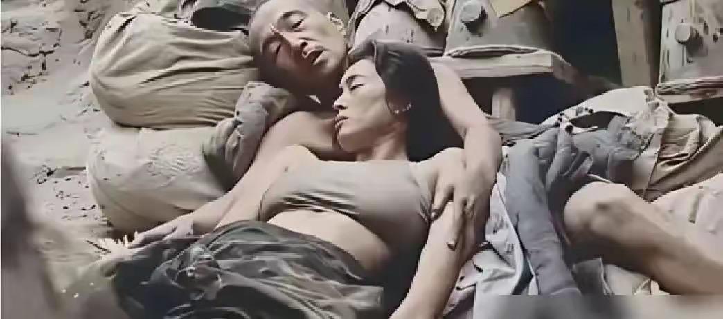 25岁巩俐拍《菊豆》，与 44 岁李保田演亲密戏份。
 
男友张艺谋在几米外监看