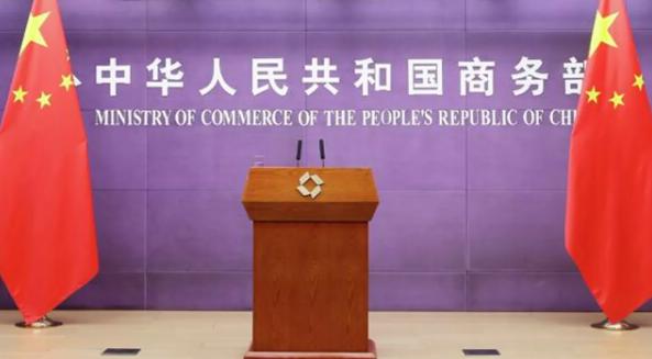 美国这回是真坐不住了！拿下马杜罗，中国没掀桌；空袭伊朗，中国没挡路。不是软，而是