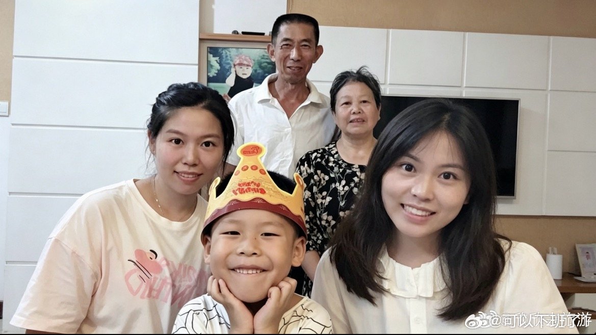 善意的接力棒在台州这对母女间动人传递善意润物无声，孝道回馈初心。两代人以平凡举动