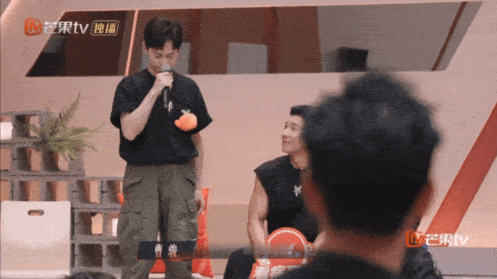 陈若轩全程在关心曹骏情绪 有点心酸咋回事，两个i的势均力敌的人就这么互相关心吧！
