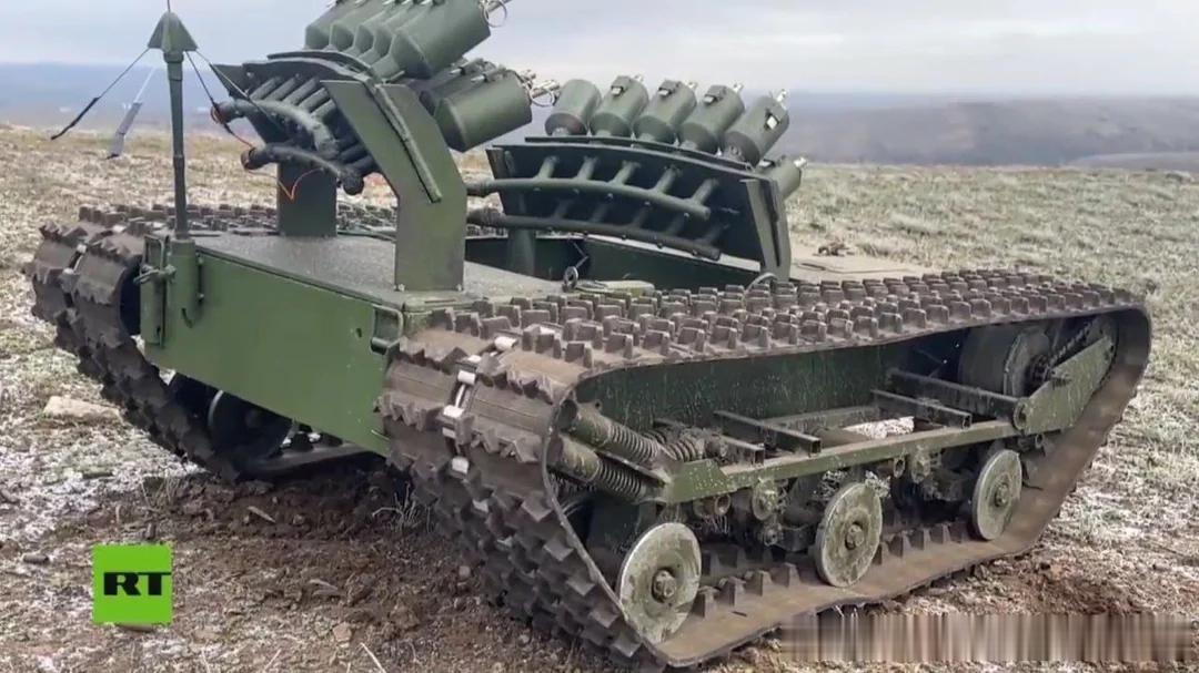 一些稀奇古怪的俄军地面无人战车，图1配备两个UB-16-57火箭发射巢，图2配备