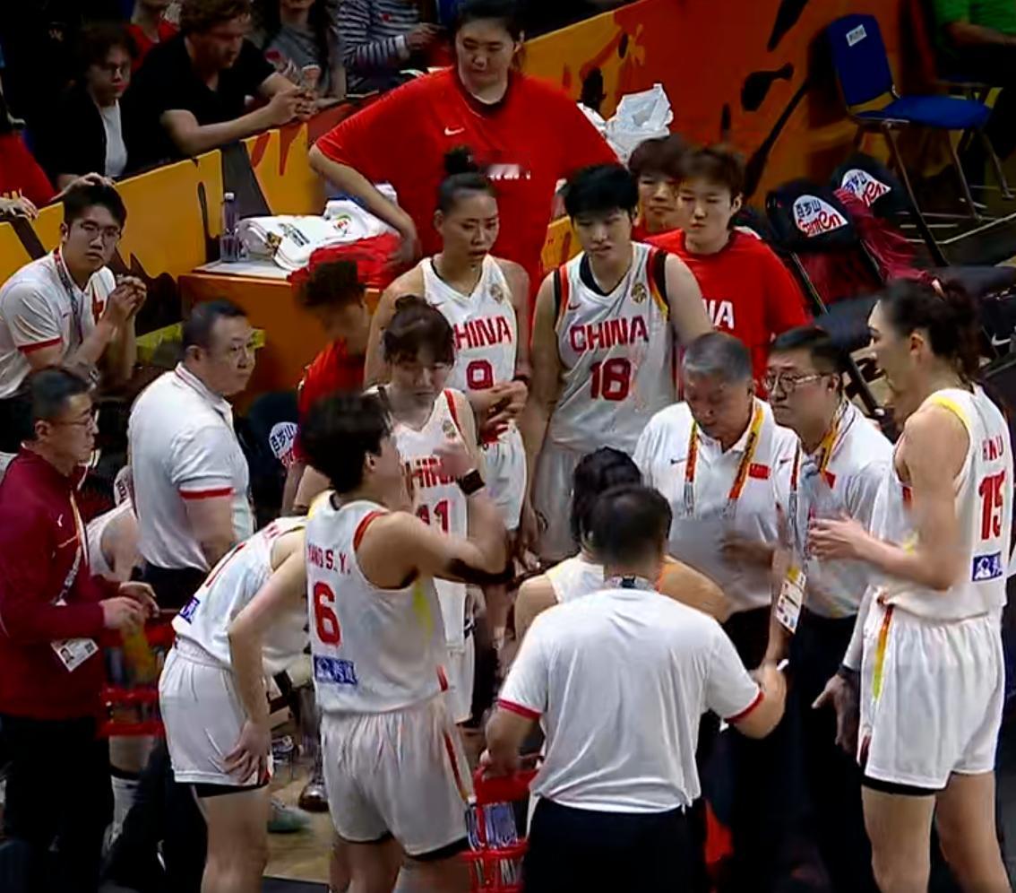 25次失误还能赢球！中国女篮加时74-70捷克，这5人功不可没
1、韩旭基本盘，