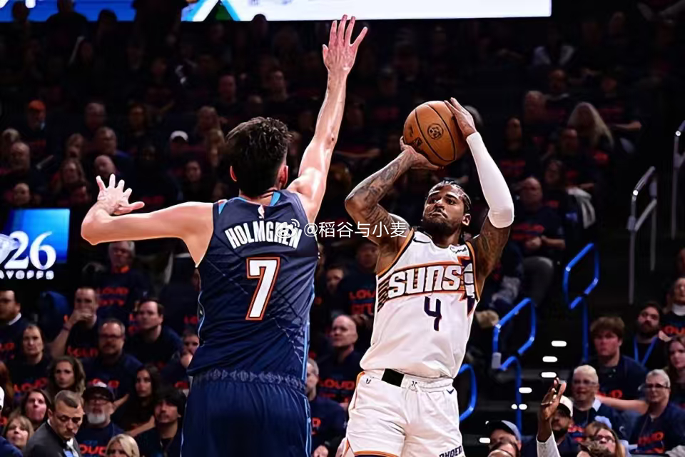 杰伦-格林在两场附加赛中表现不错，但是季后赛一开始，他立刻又回到了低效的表现，又