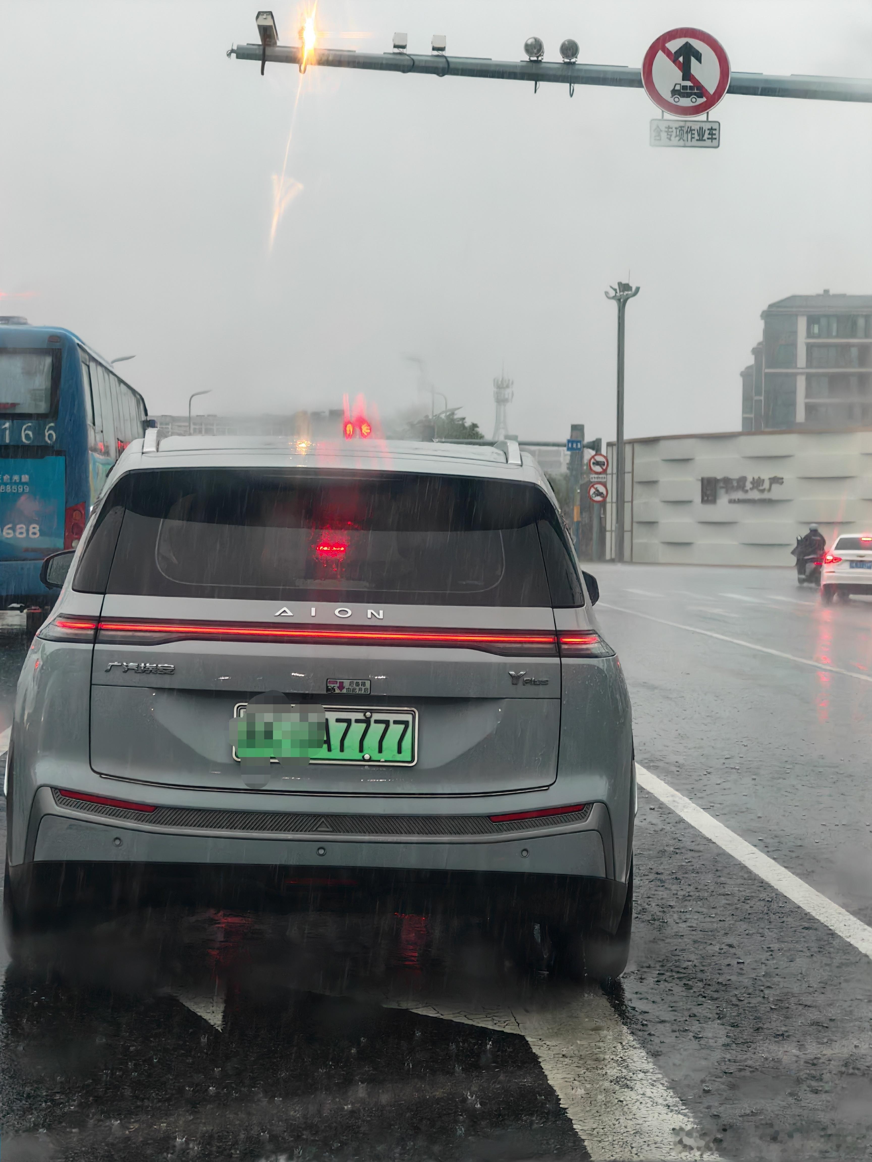 这个车牌不错！车牌