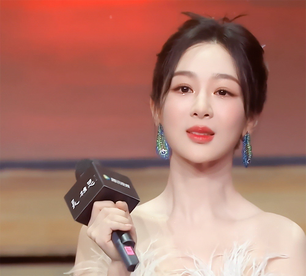 #杨紫[超话]# 真诚是旎永远的底牌💗图 cr  #1106陪杨紫浪漫环游# 
