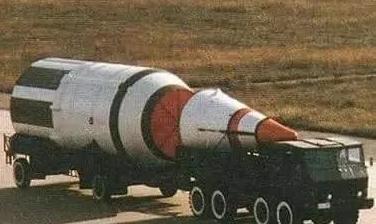 1980年5月18日，中国第一枚洲际导弹东风5号，即将在南太平洋预定海域进行发射