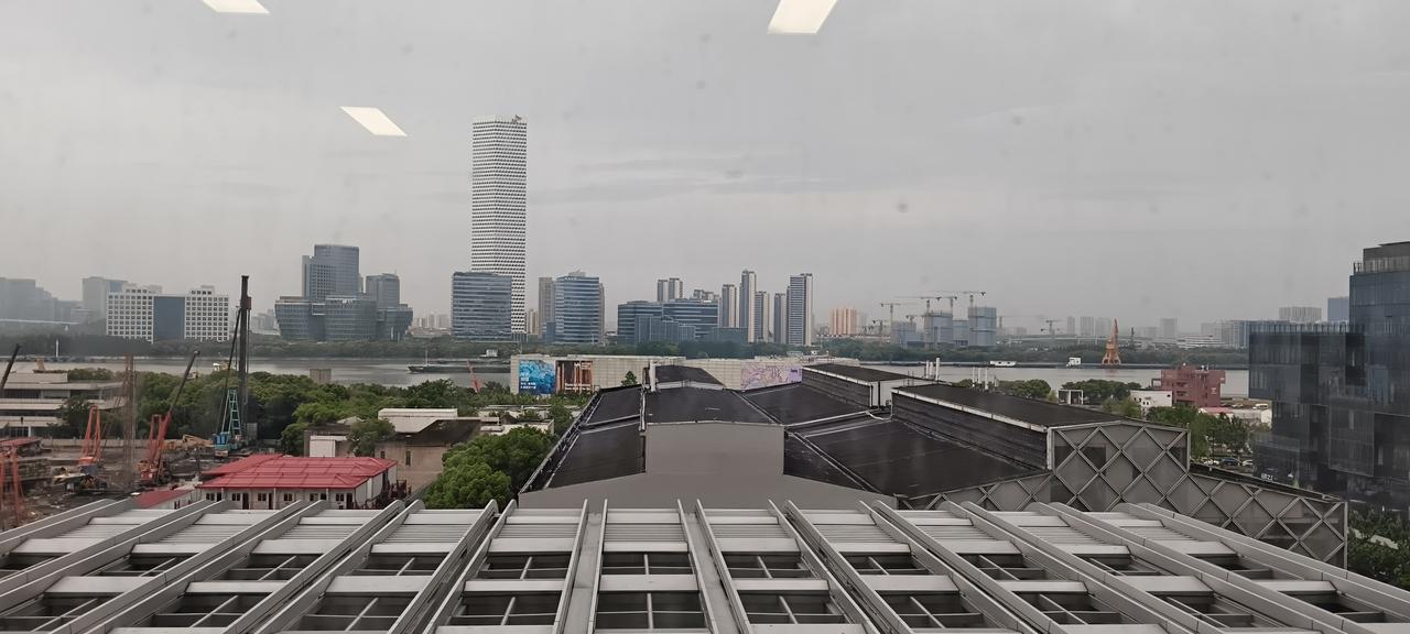 晒图笔记大赛 俯瞰城市天际线，感受现代都市的繁华与宁静。
