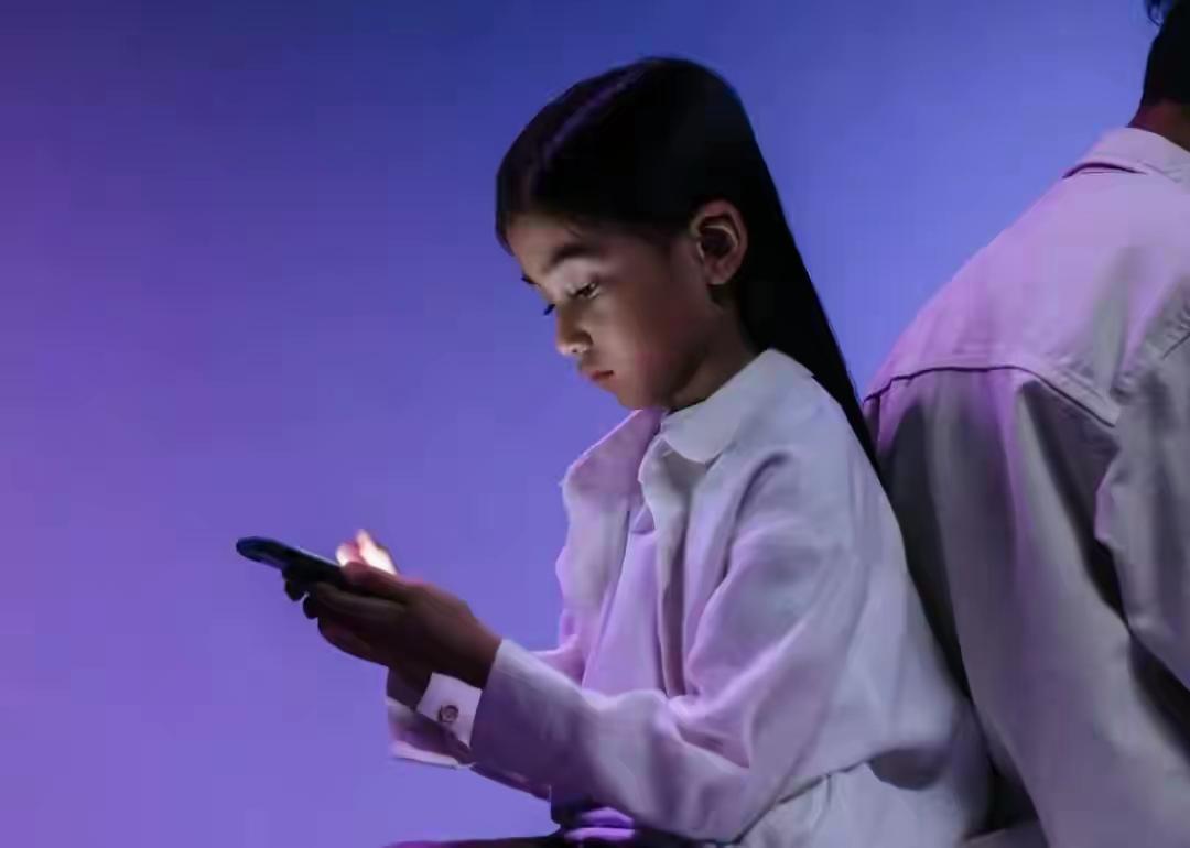 “新型攀比”正在校园悄悄流行：孩子深受其害，家长却一无所知。

最近发现个奇怪事