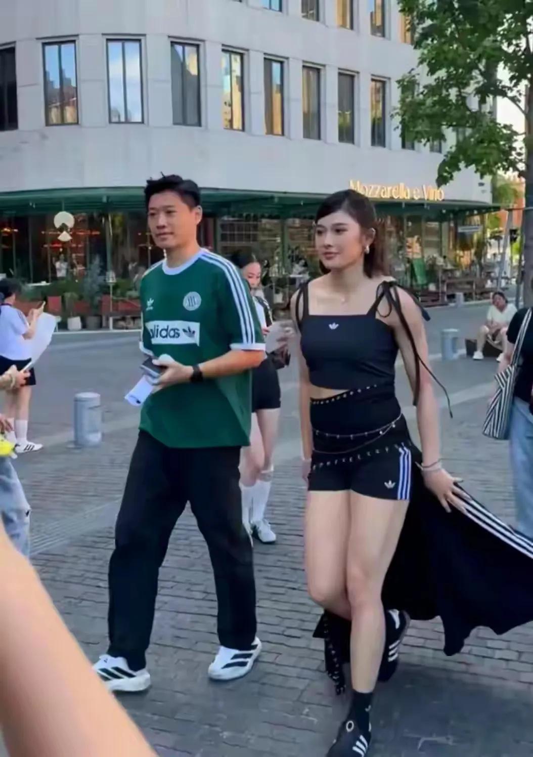 偶遇吴艳妮！阿迪活动现场被她狠狠拿捏
 
救命！刚逛街偶遇吴艳妮参加阿迪达斯活动