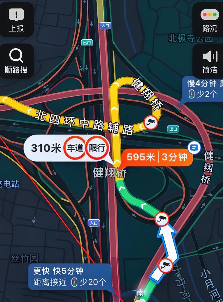 北京周五晚高峰的抽象艺术，这线条看似凌乱观后直接让人躺平。北京的毛线团立交桥健翔