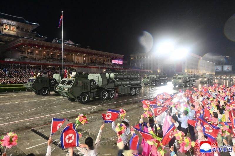 🇰🇵地对空导弹发射车烽火问鼎计划每天认识一件兵器 ​​​