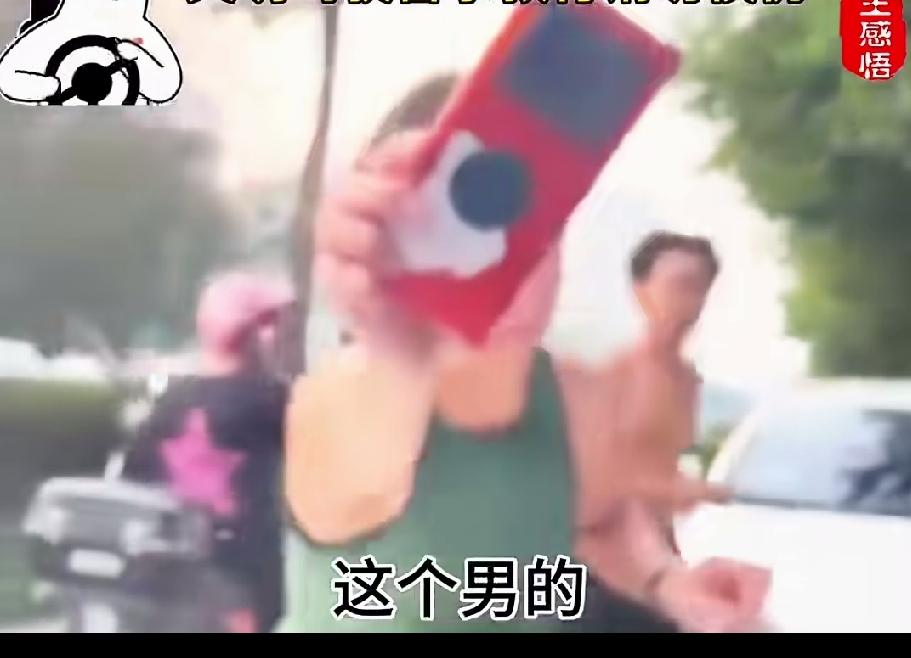 网上这段视频，让人喷饭。
逆行堵车女子奇葩的吵架方式。
她凭一己之力，堵死了整条
