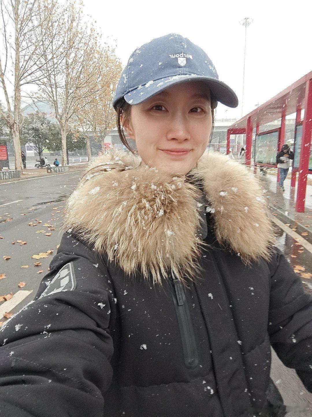 终于回到临汾了！普天同庆！！！积雪照片来了，给南方们的现场报道～现在要专心策划这