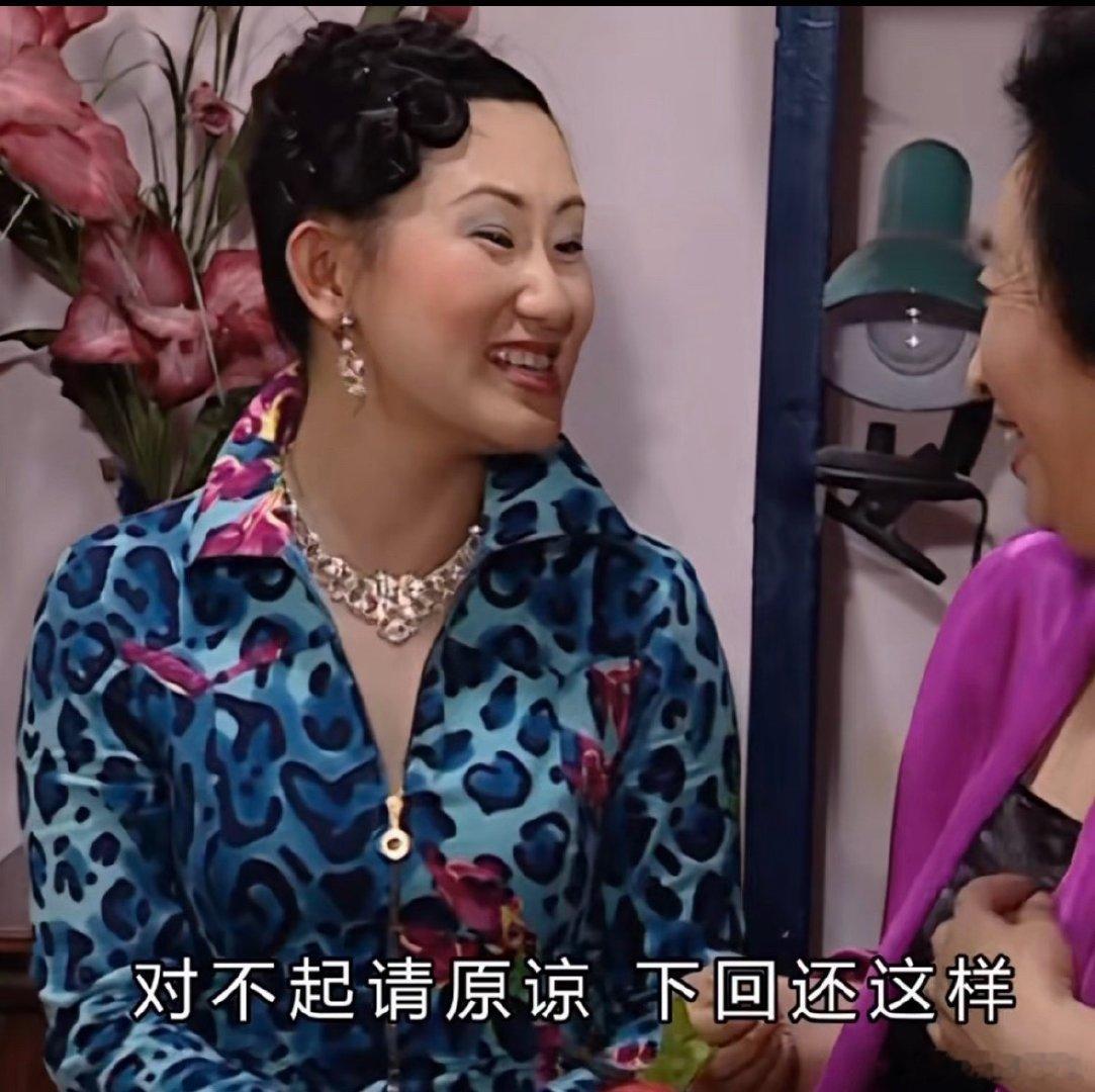 我之前迷上了王嘉尔转场视频，看了个遍。但自从当事人之一发了函之后就没得看了，一副