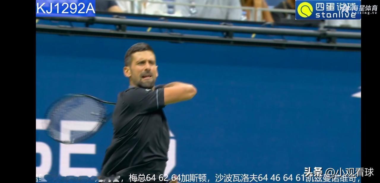 🎾🎾美网进行时：德约科维奇VS纳沃内。
德约开局强势保发，随后破发。纳沃内还
