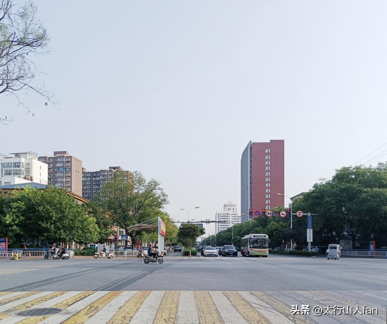 随手拍下的居家附近的南道口街景
（图片：拍摄于2026-8-5）