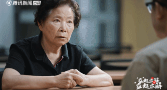 老人宁愿选机器人养老而非子女 时光里的困境 知晓老人怕麻烦子女，但子女拼搏就是为