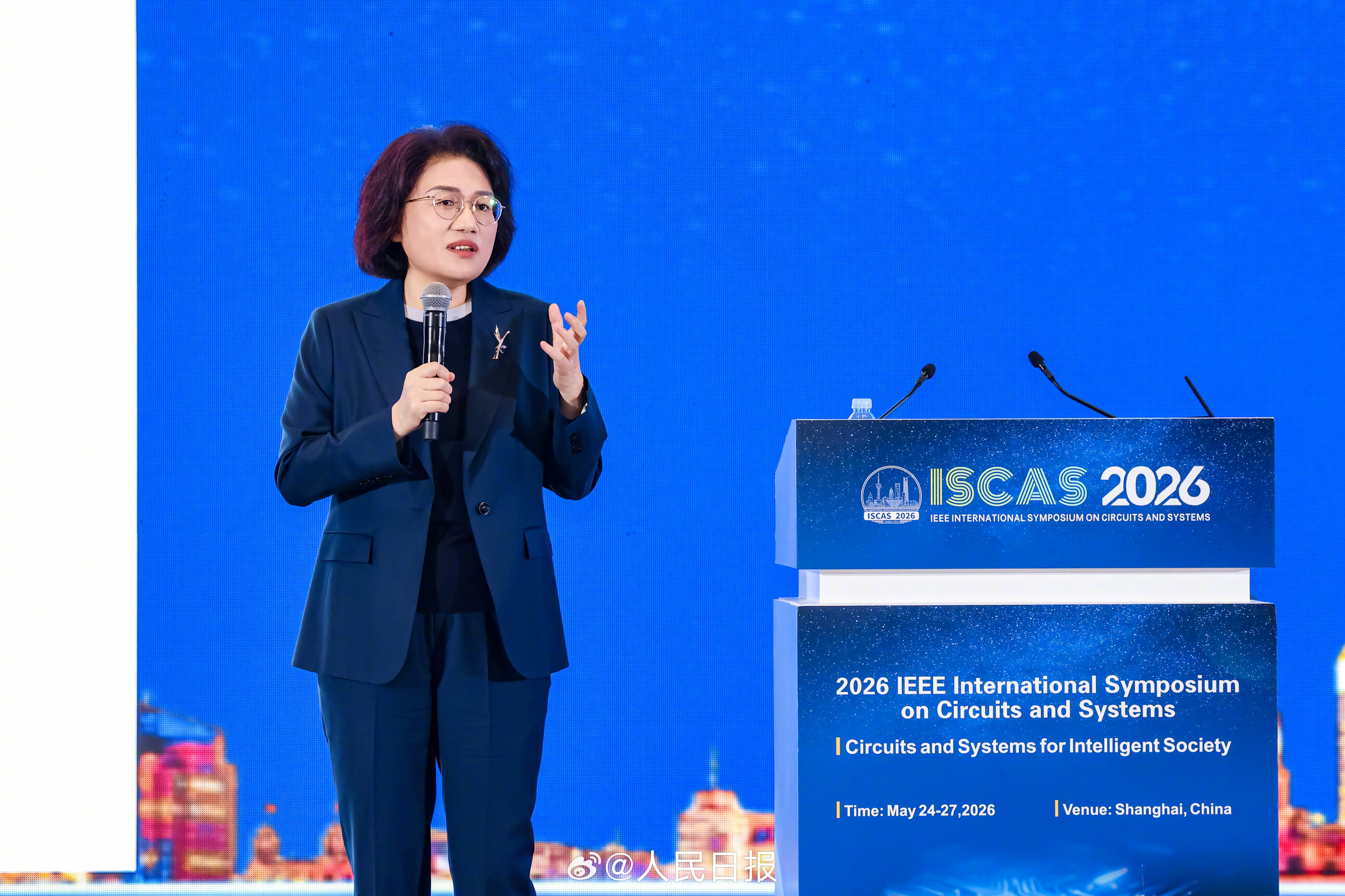 华为麒麟2026手机芯片今秋面世这波官宣，直接把期待值拉满了。麒麟2026，今年