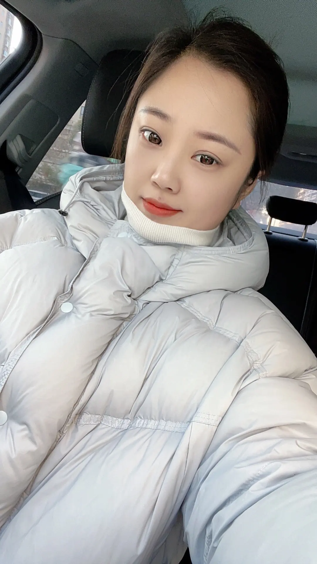 你不能只看到她完美的一面，你也要心疼她蹲在角落没人理解的疲惫。
