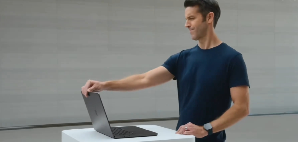 苹果新任CEO特努斯是谁 约翰·特努斯工程师出身，在苹果最亮眼的一战，就是主导了