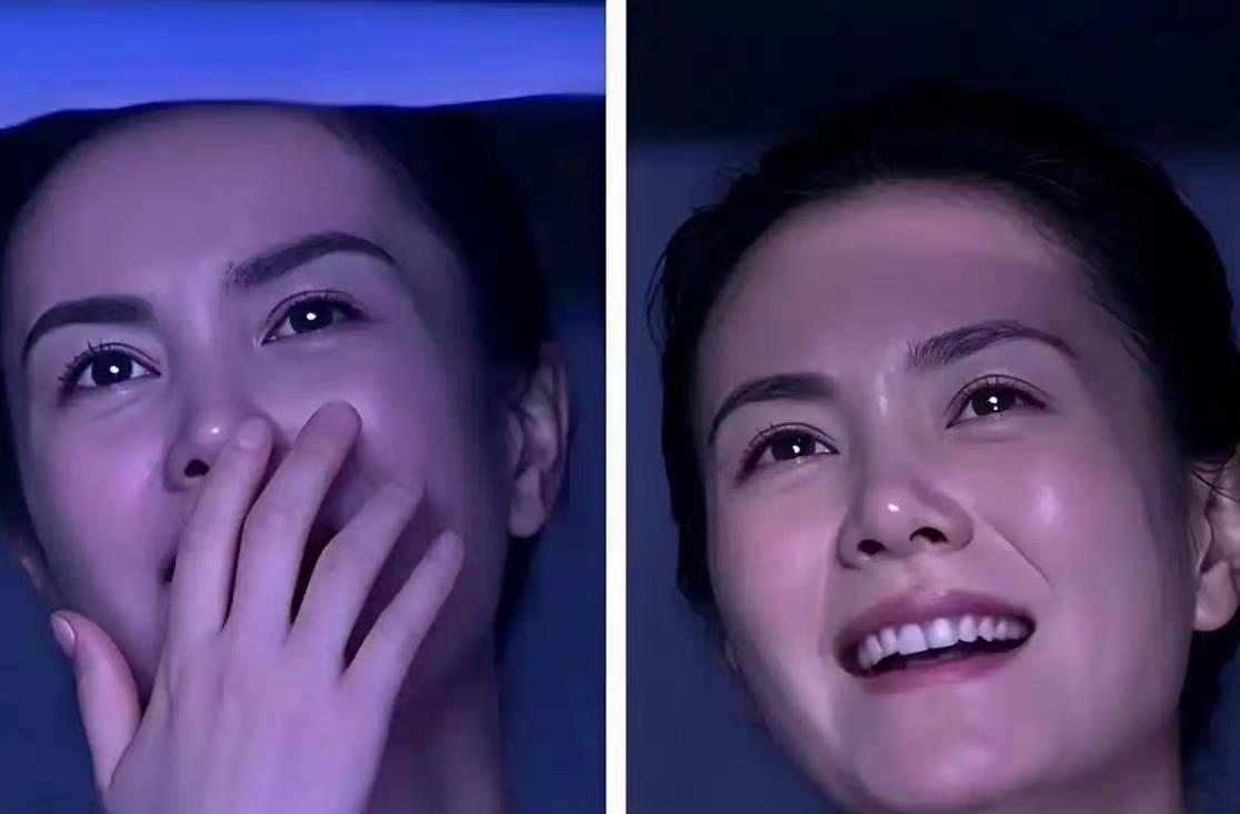 王菲观看谢霆锋演唱会眼神里全是多年不变的爱意。
不知道她怎么做到的。
年过半百的