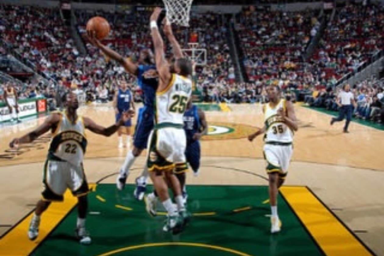 篮天下 2008年，西雅图超音速队打完了球队历史上的最后一场主场比赛，以99-9