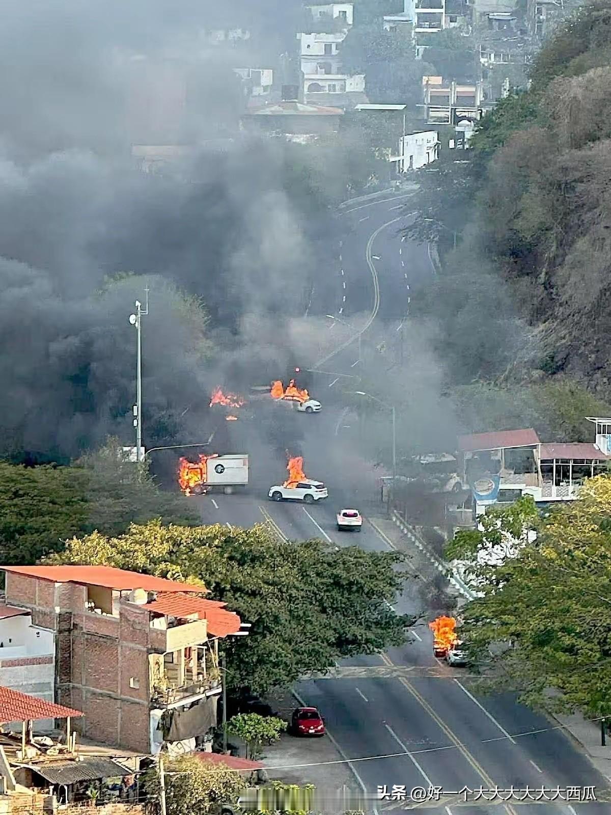 墨西哥到底安全不安全？
在过去的10年时间里，
墨西哥有超 2000 名警察、近