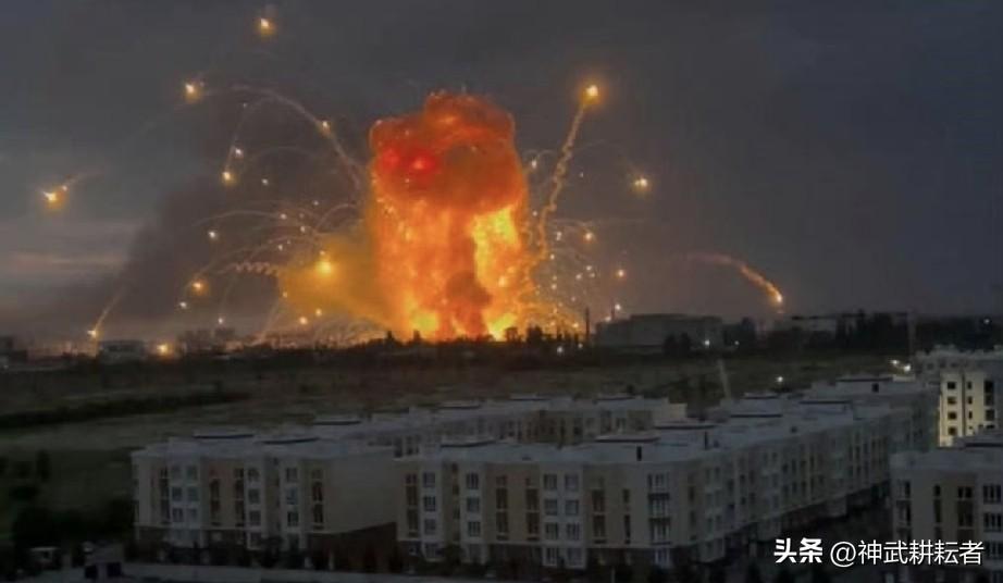 乌克兰穷途末路了，前线阵地没有足够的步兵，想象封建时代防守人员几个对几十个，那就