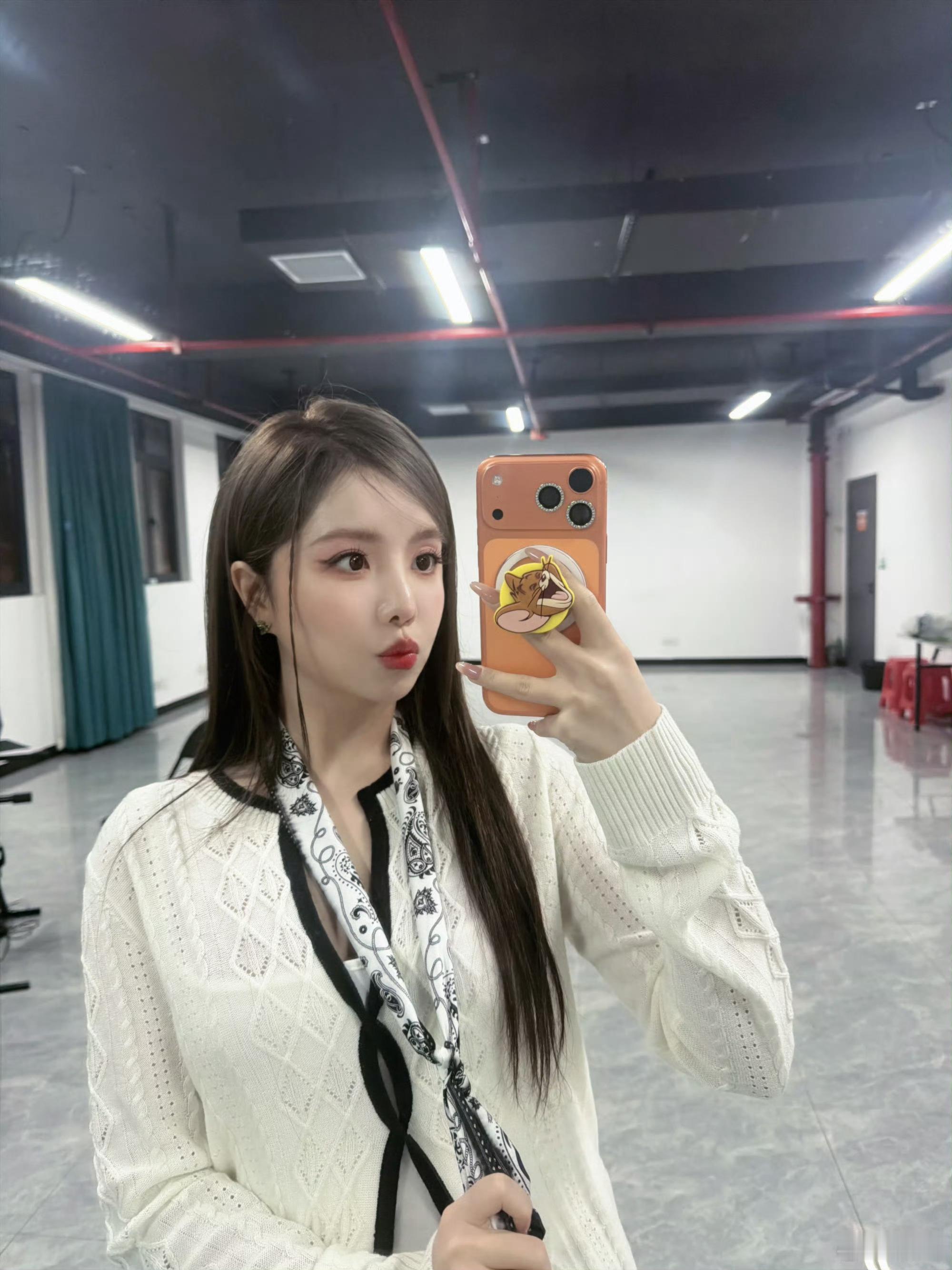 安崎晒工作室全员lover全女团队+全员lover ！我也lover可以去姐姐工