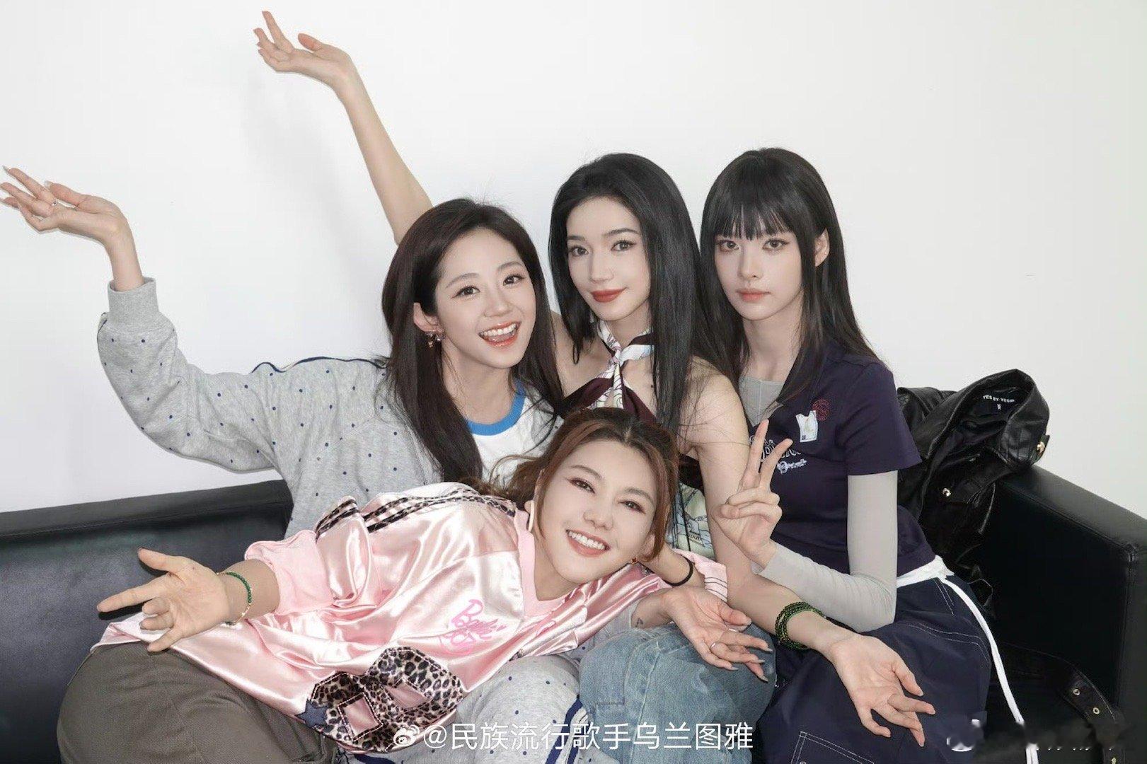 舞台突发停电，没有音响也能全开麦，乌兰图雅用半小时清唱，诠释何为职业素养拉满👏