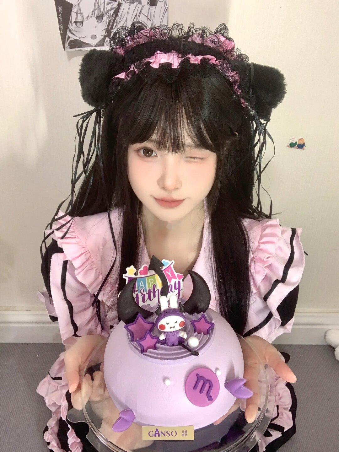生日和蛋糕这样拍照真的很可爱！
