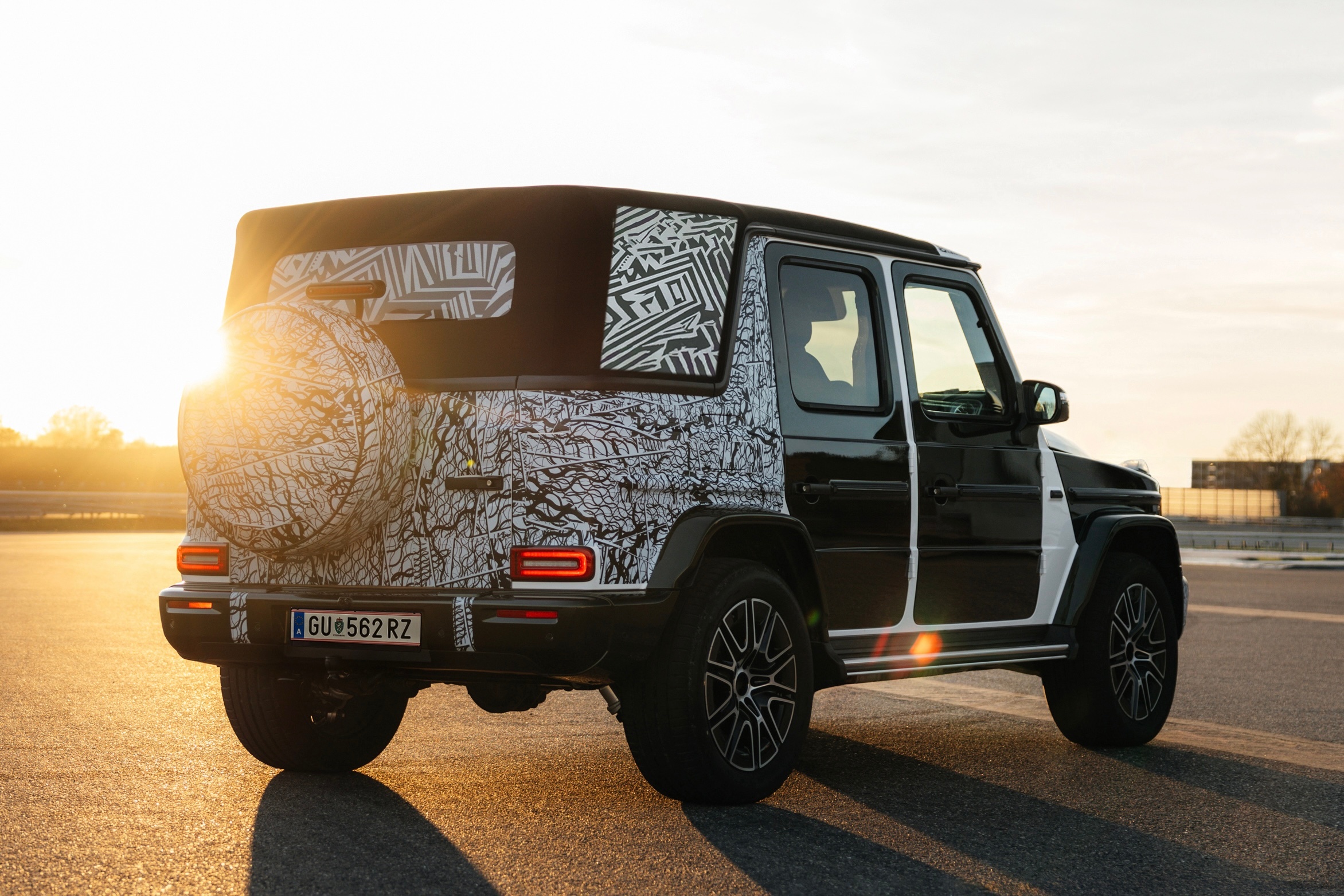 奔驰特意发了条短消息：新款的敞篷大G已经在做测试了，很快就能和大家见面大v聊车汽