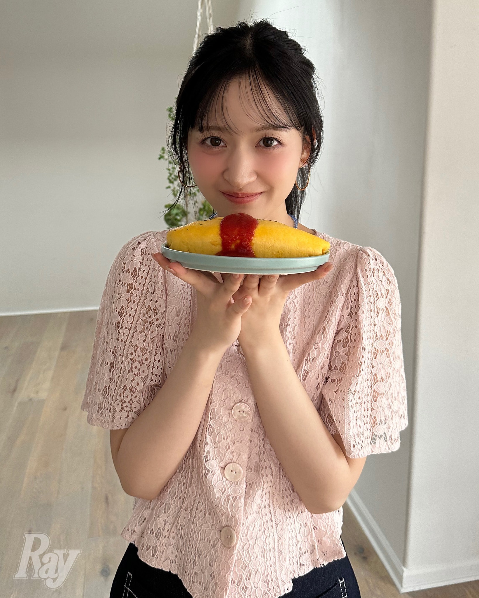 金川紗耶　RAY ​​​