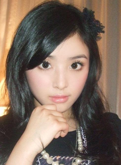 张含韵 天生的甜妹她长得真是正宗的甜妹，很舒服，胖了也好看那种，明明三十好几了但