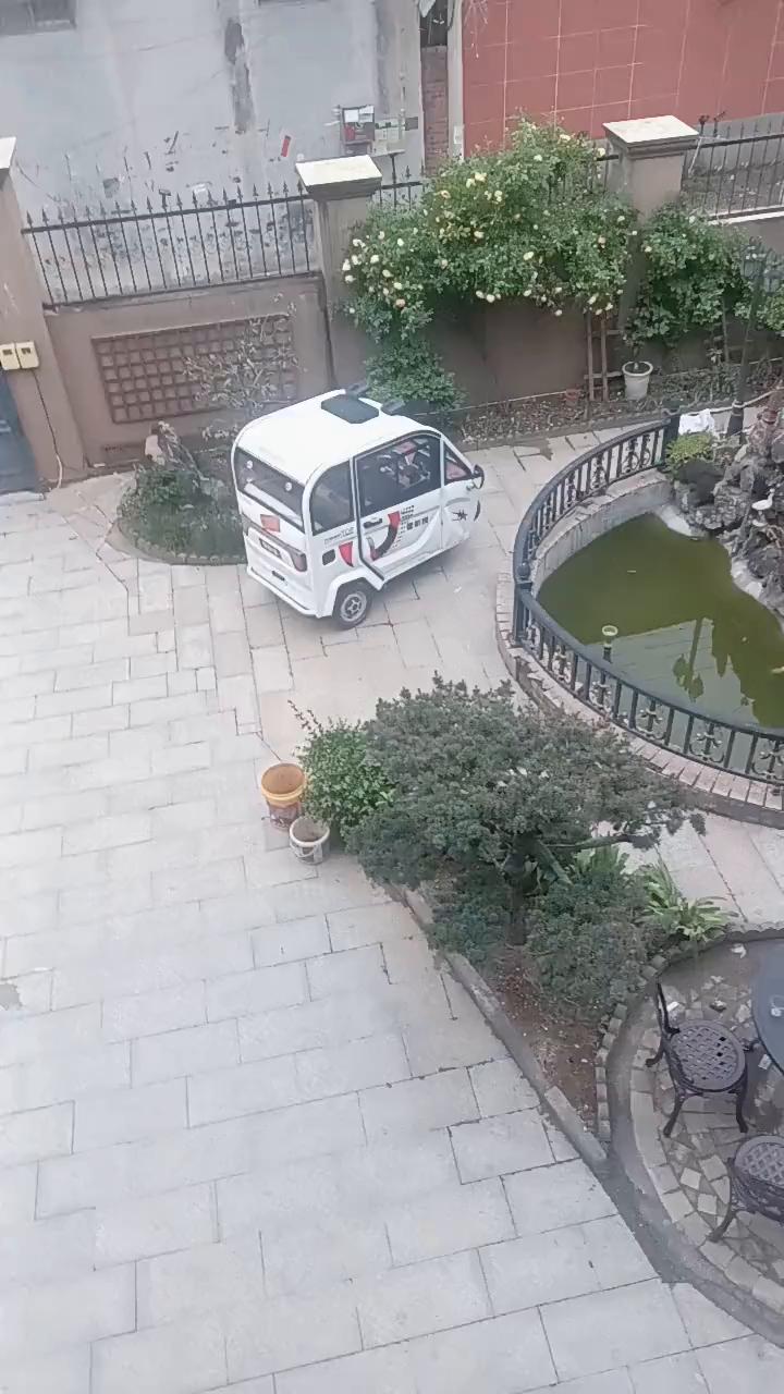 这是我家的小院，你看，鸭山。这是我家的小院，这是我家的小院。