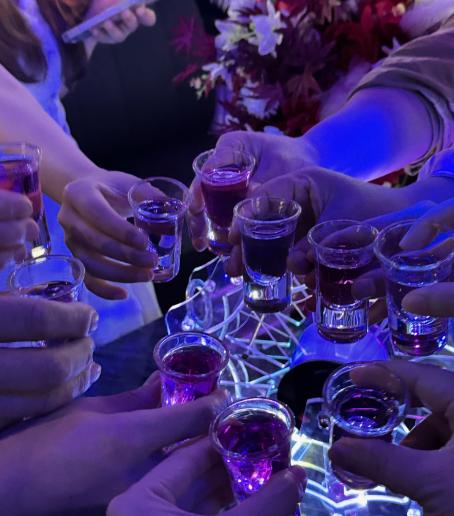 杭州一女子瞒着丈夫在 KTV 点男模，一共花 160 多万，其中 60 万转给男
