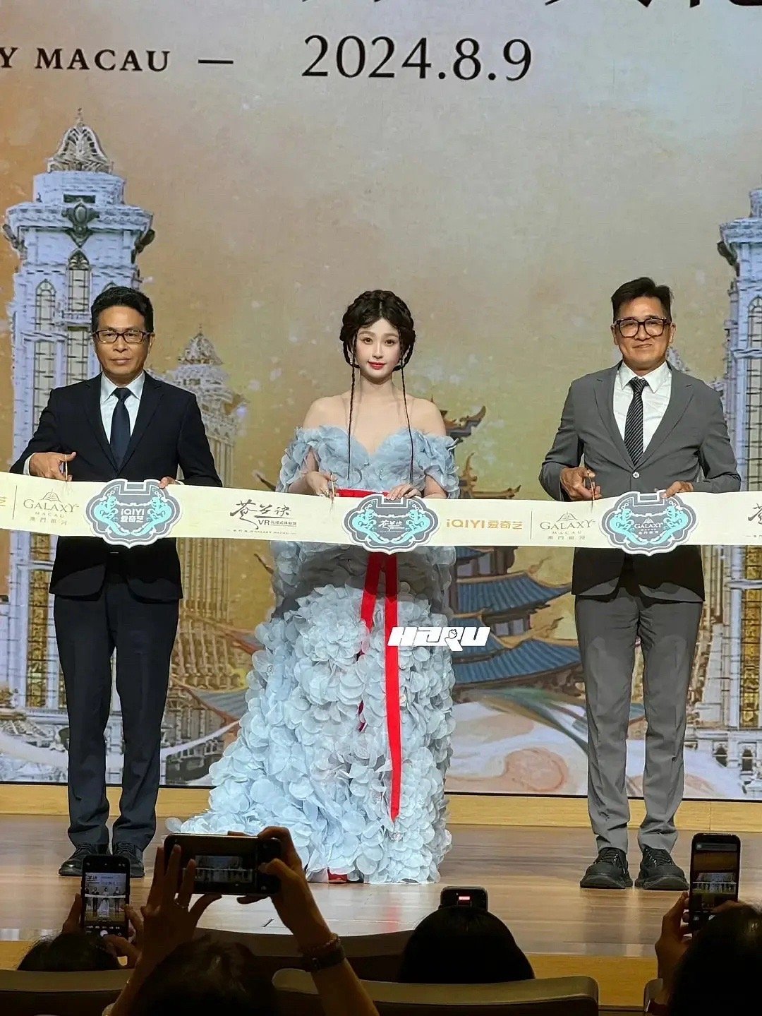 虞书欣这是走的什么风格，比赵露思线下状态还崩的人出现了…… ​​​